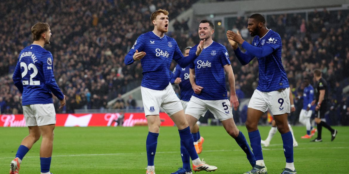 Sky journalist shares what he overheard on Sunday about “absolutely hopeless” Everton star