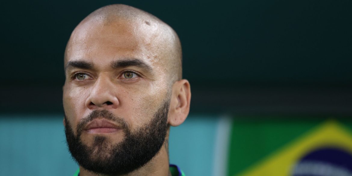 Pep Guardiola now pushing for Man City to sign Dani Alves-esque 21 y/o