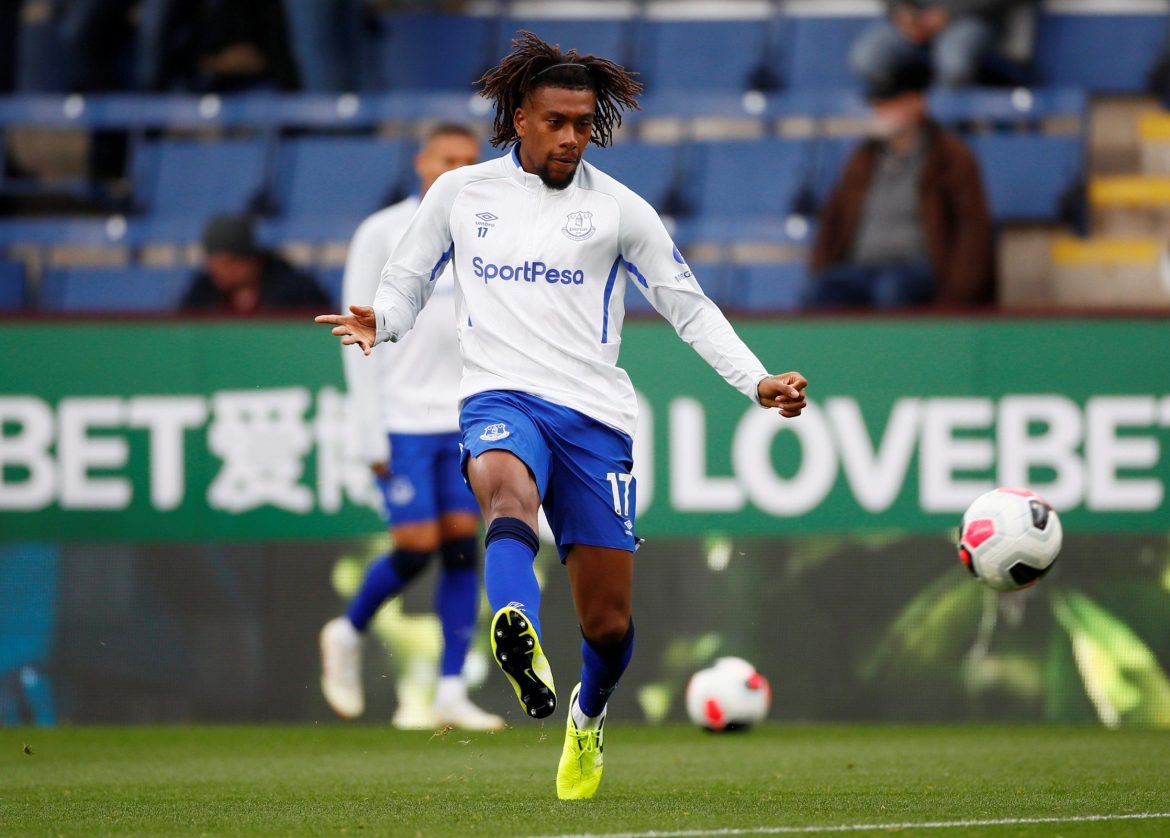 Everton fans unconvinced by Alex Iwobi